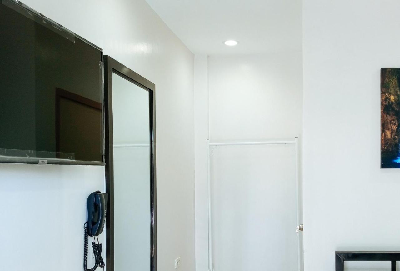 Kris And Frans Inn Davao Экстерьер фото